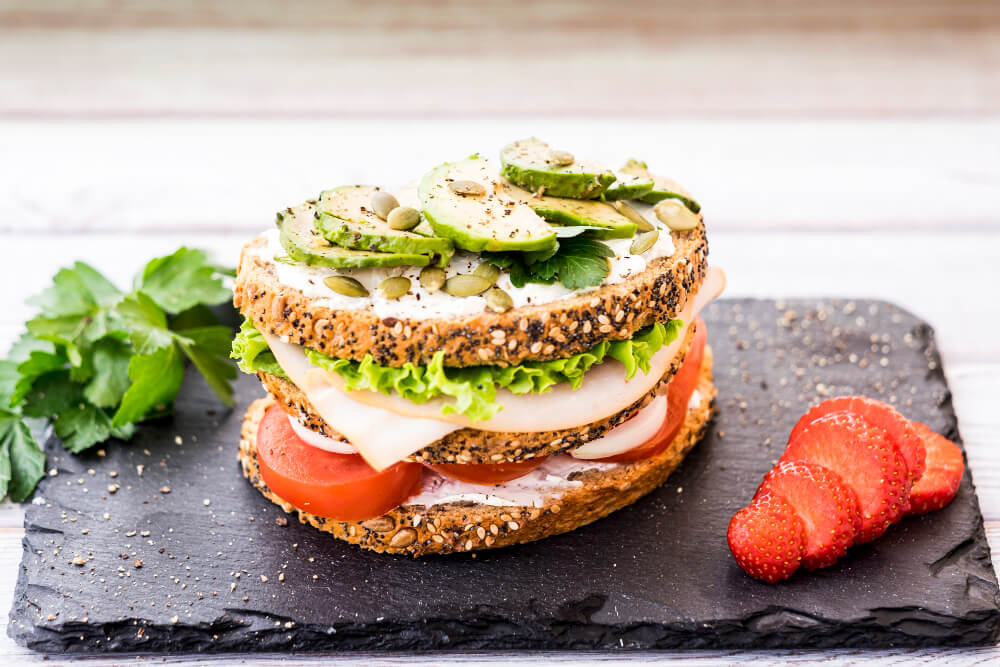 Kasvisvoileipäkakku