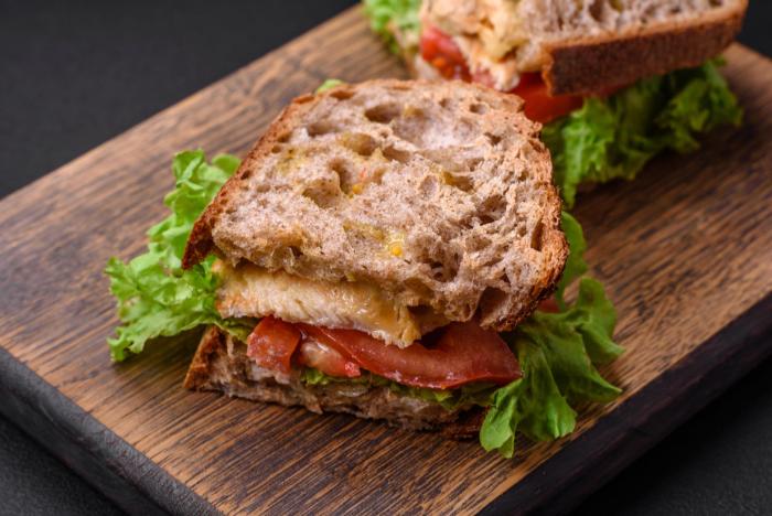 Kreikkalainen voileipäkakku